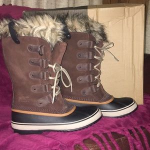 Sorel faux fur boots size 11